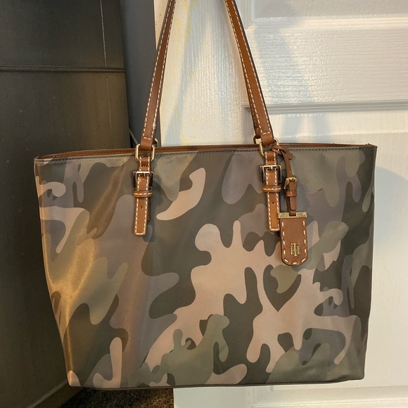 tommy hilfiger camo tote